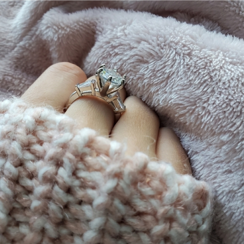 New Elegant Classic 925 Silver Wedding Ring - Picture 2 of 6